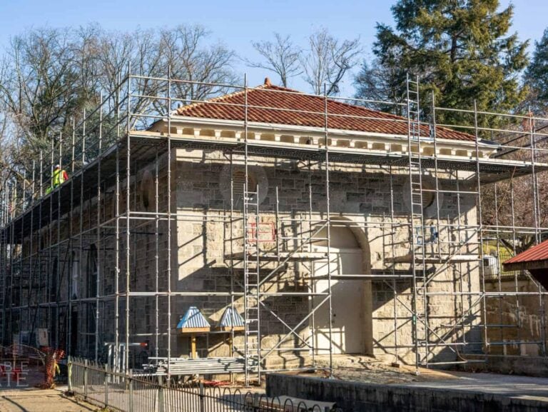 Maryland Zoo, Baltimore, MD surrounded by scaffolding